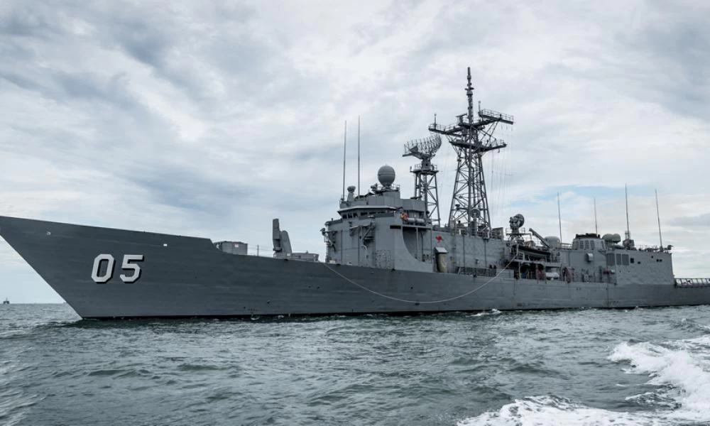 Γαλλική πολεμική φρεγάτα ανοιχτά της Πάφου (ΦΩΤΟ)